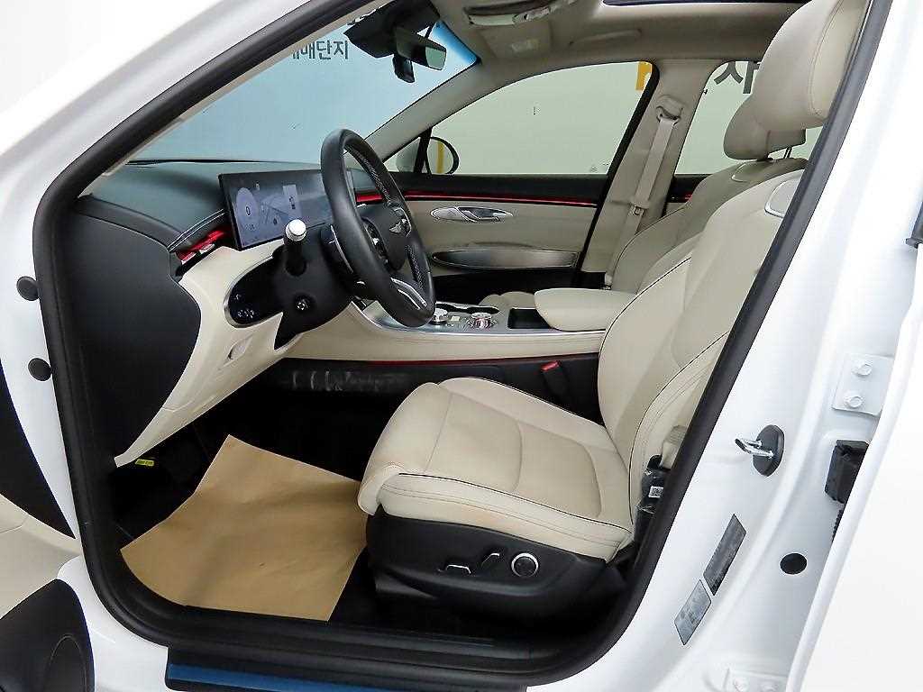 Genesis GV70 - Vista 5