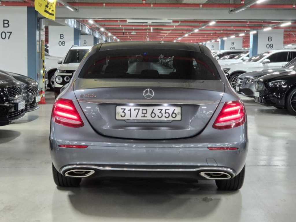 Mercedes Benz E class - Vista 4