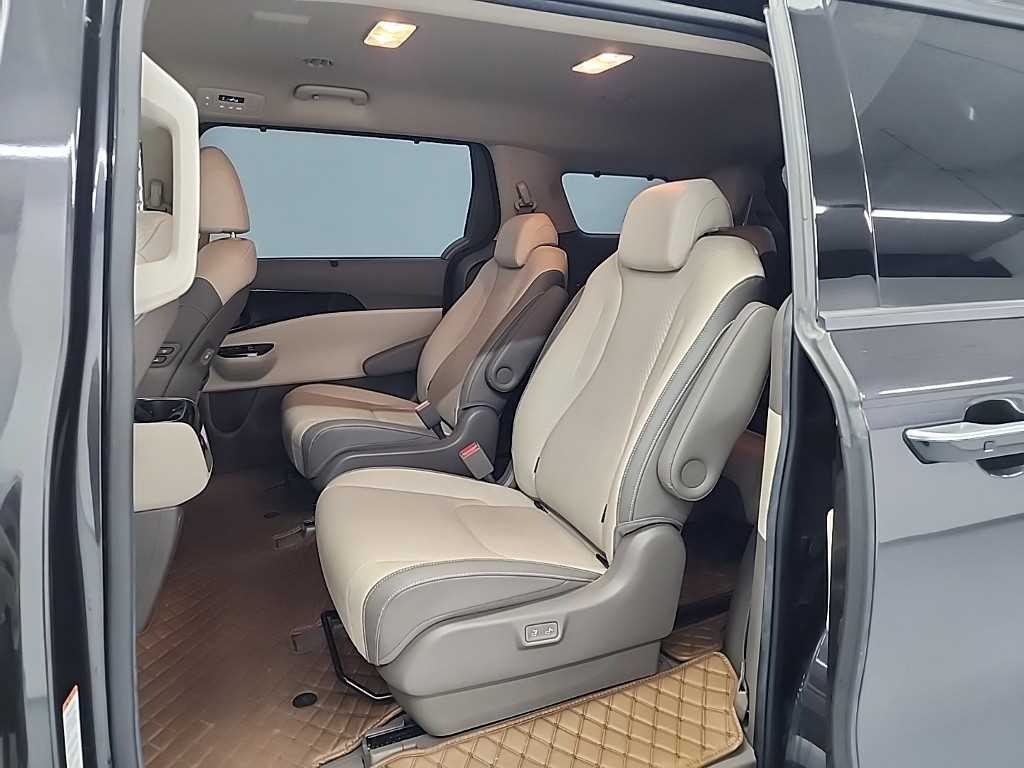 KIA Carnival - Vista 12