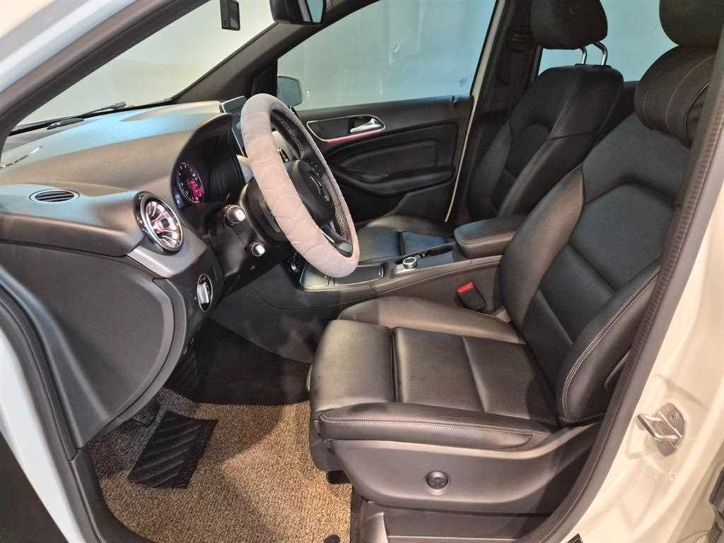 Mercedes Benz B Class (MY B) - Vista 10