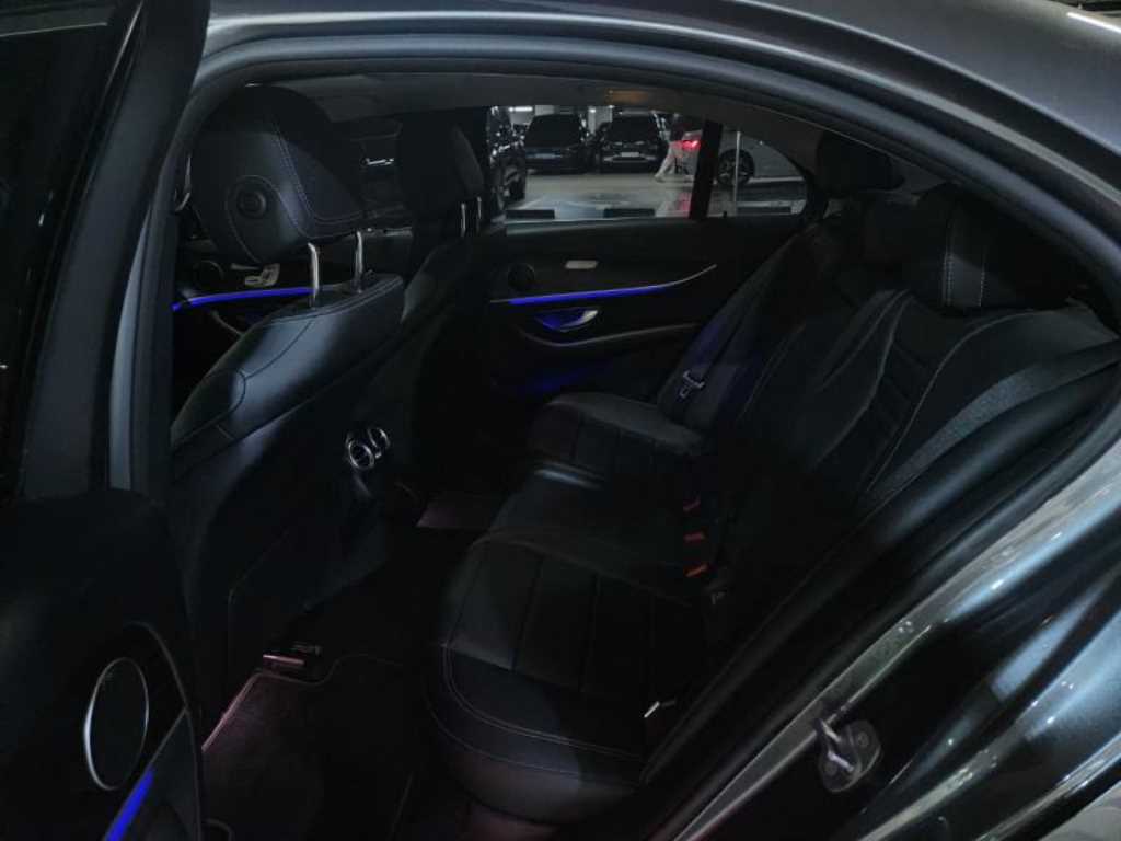 Mercedes Benz E class - Vista 7