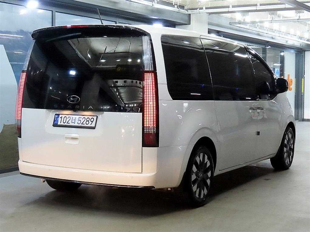 HYUNDAI Staria - Vista 4
