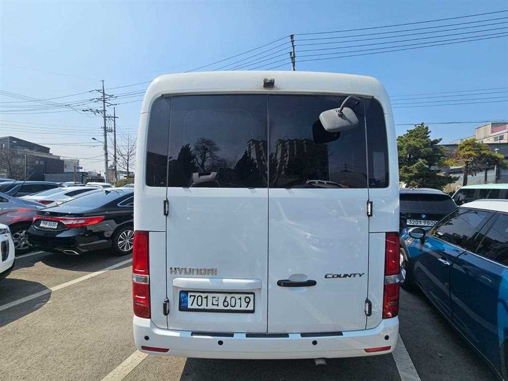 medium and large bus Hyundai bus - Vista 5