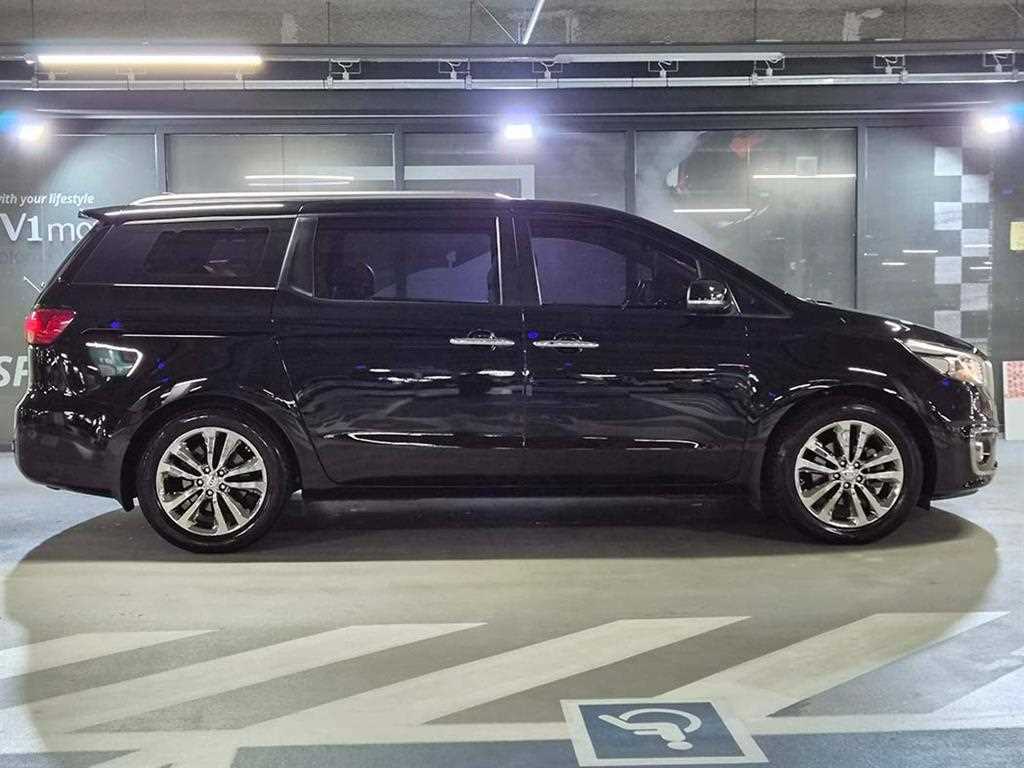 KIA Carnival - Vista 3