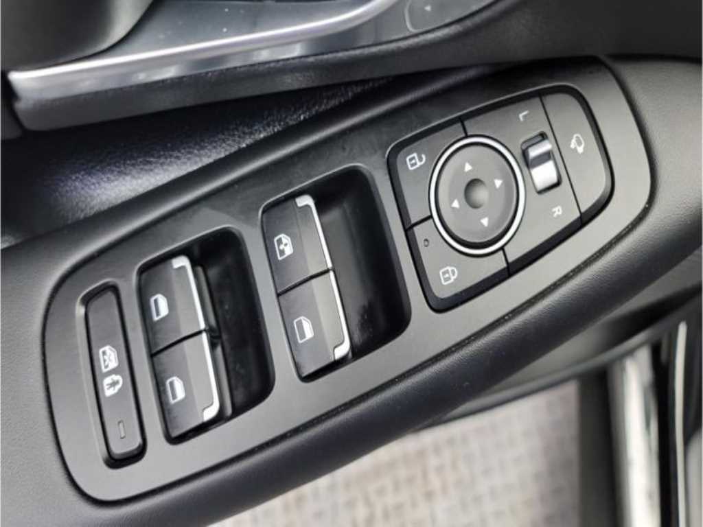 HYUNDAI Sonata - Vista 6