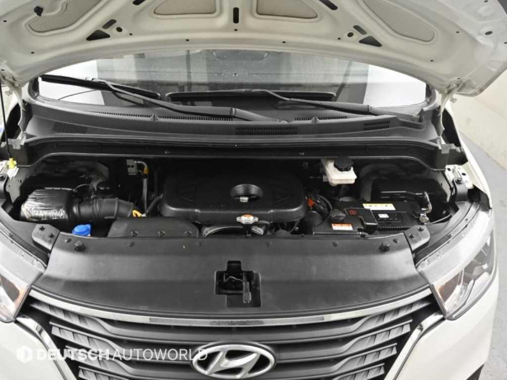 HYUNDAI Starex - Vista 6