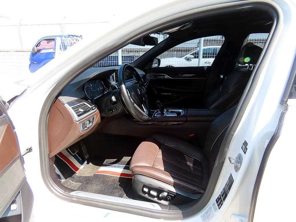 BMW 7 Series - Vista 5