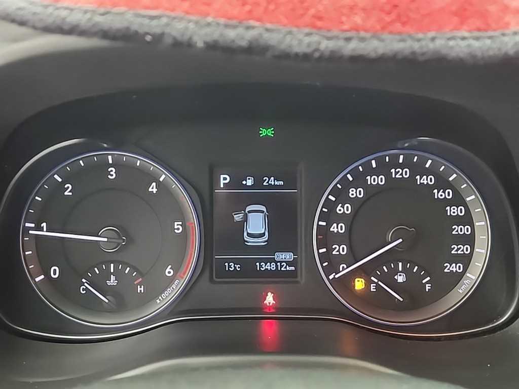 HYUNDAI Kona - Vista 6