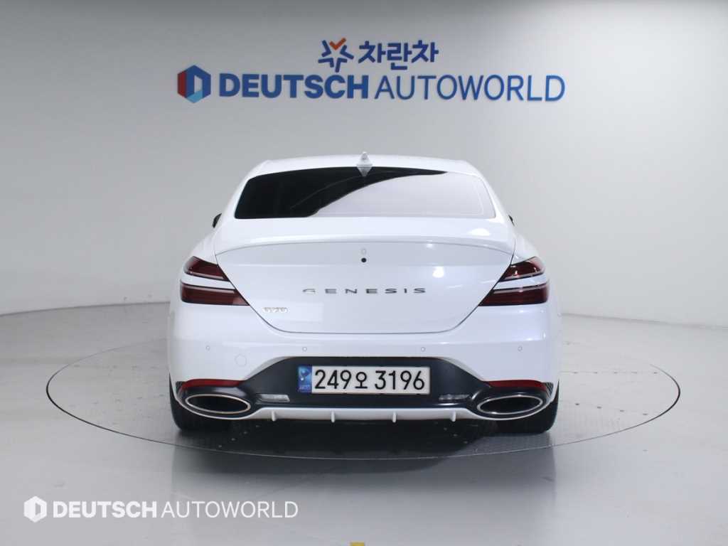 Genesis G70 - Vista 4