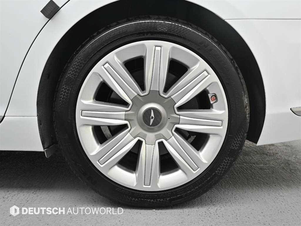 Genesis EQ900 - Vista 5