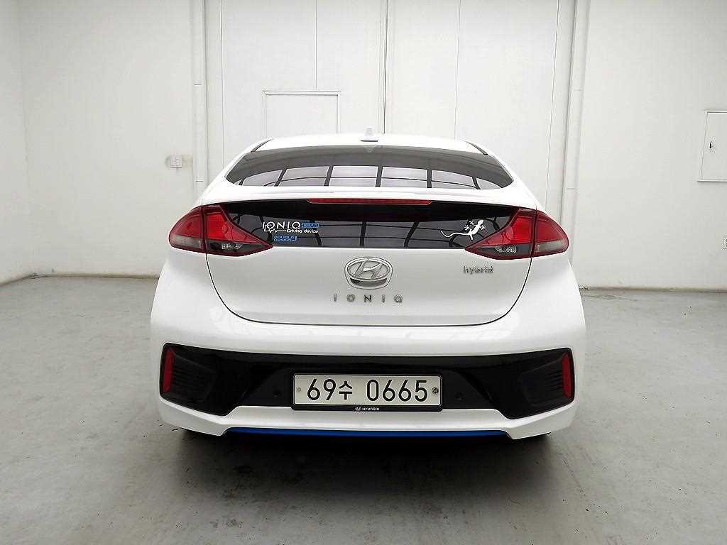 HYUNDAI Ioniq - Vista 3