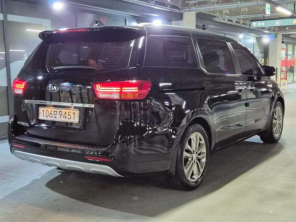 KIA Carnival - Vista 4