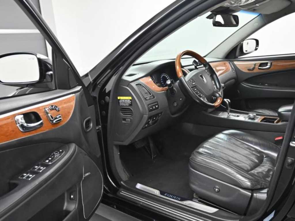 HYUNDAI Equus - Vista 11