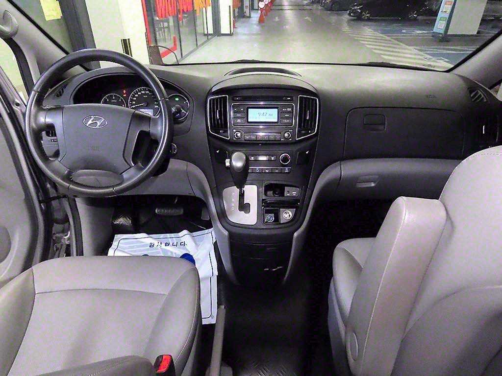 HYUNDAI Starex - Vista 10