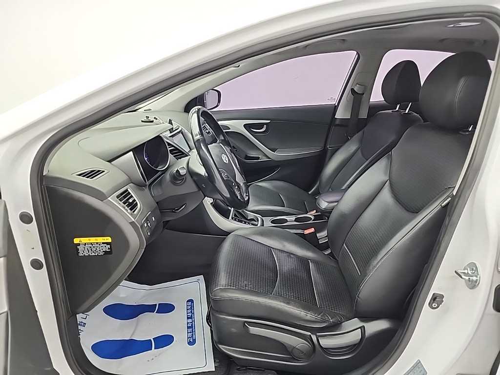 HYUNDAI Avante - Vista 11