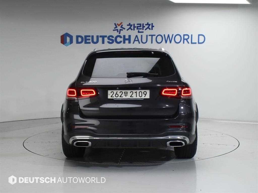 Mercedes Benz GLC Class - Vista 4