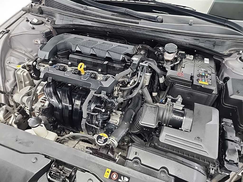 HYUNDAI Avante - Vista 5