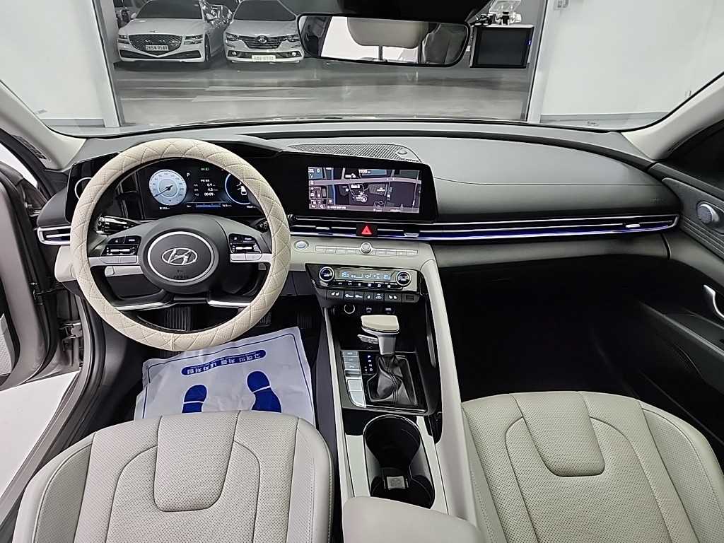 HYUNDAI Avante - Vista 7