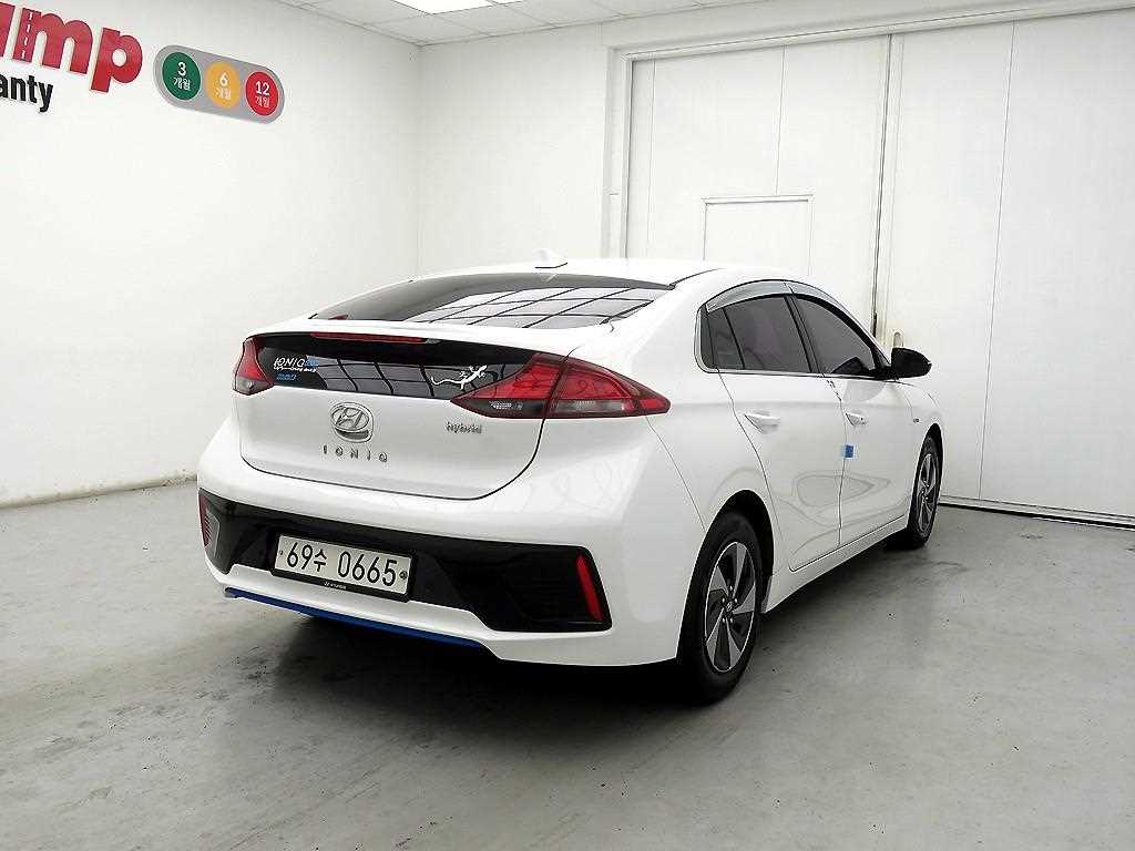 HYUNDAI Ioniq - Vista 4