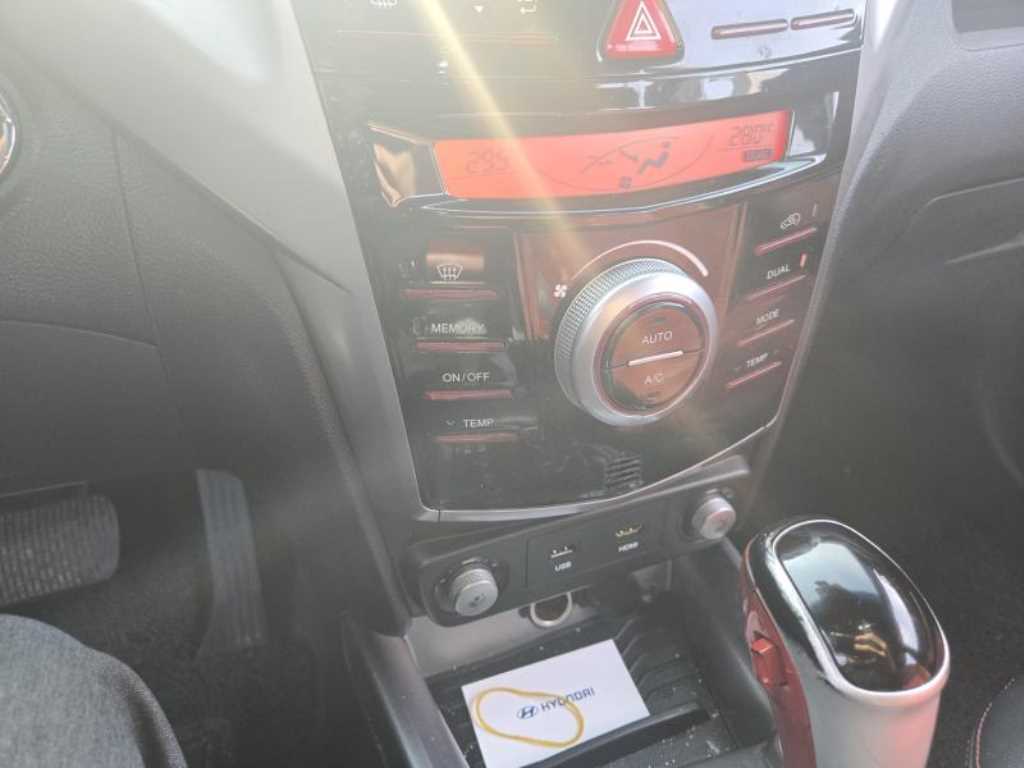 Ssangyong Tivoli - Vista 9