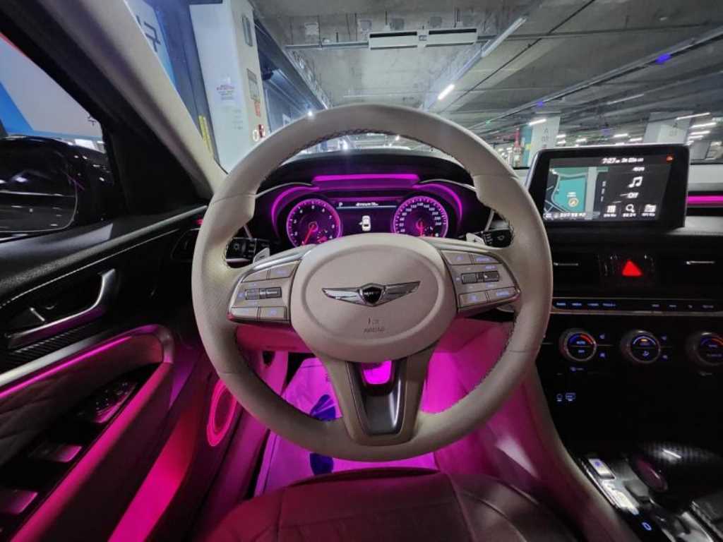 Genesis G70 - Vista 8