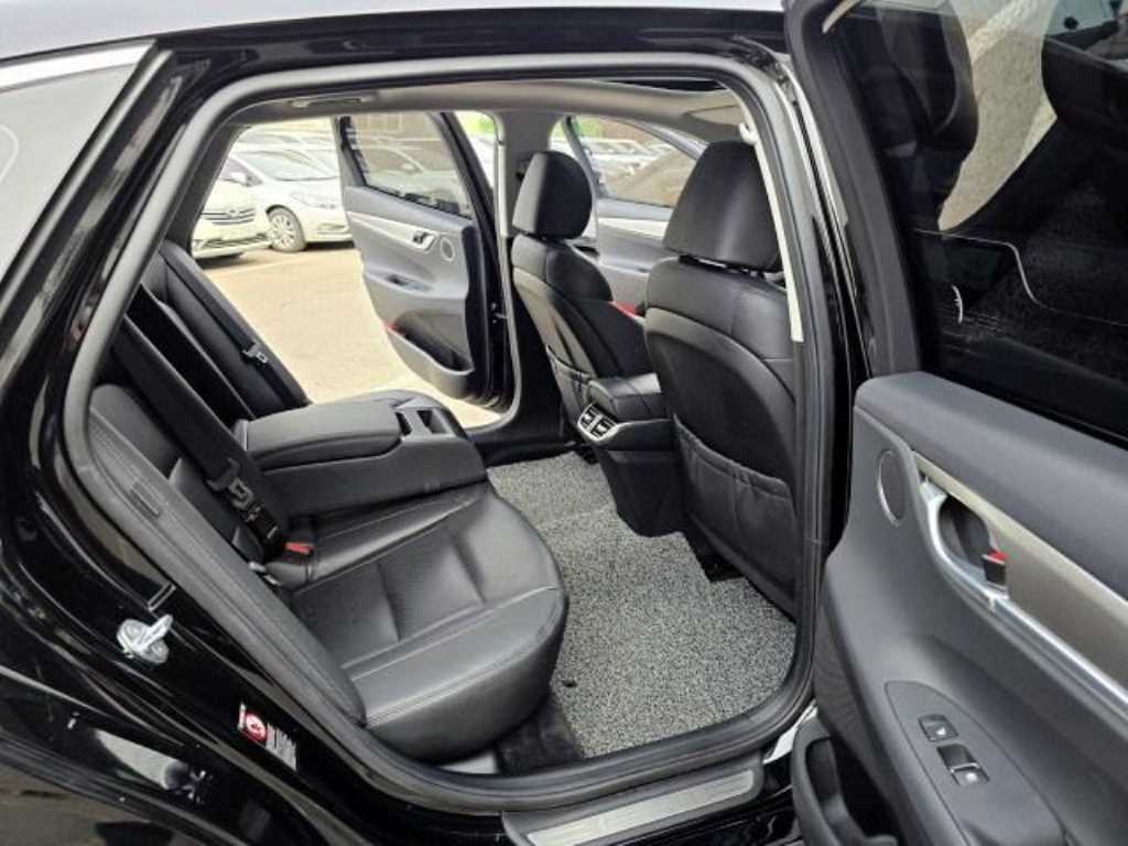 HYUNDAI Grandeur - Vista 10