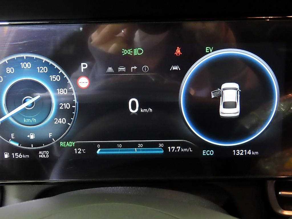 HYUNDAI Avante - Vista 9