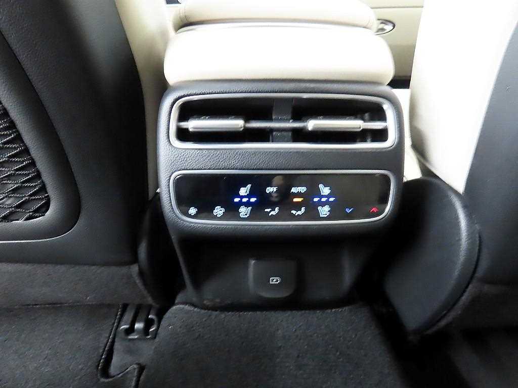 Genesis GV70 - Vista 12