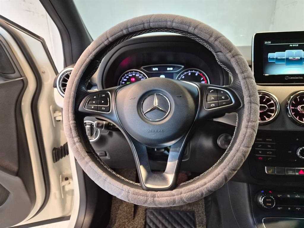 Mercedes Benz B Class (MY B) - Vista 9