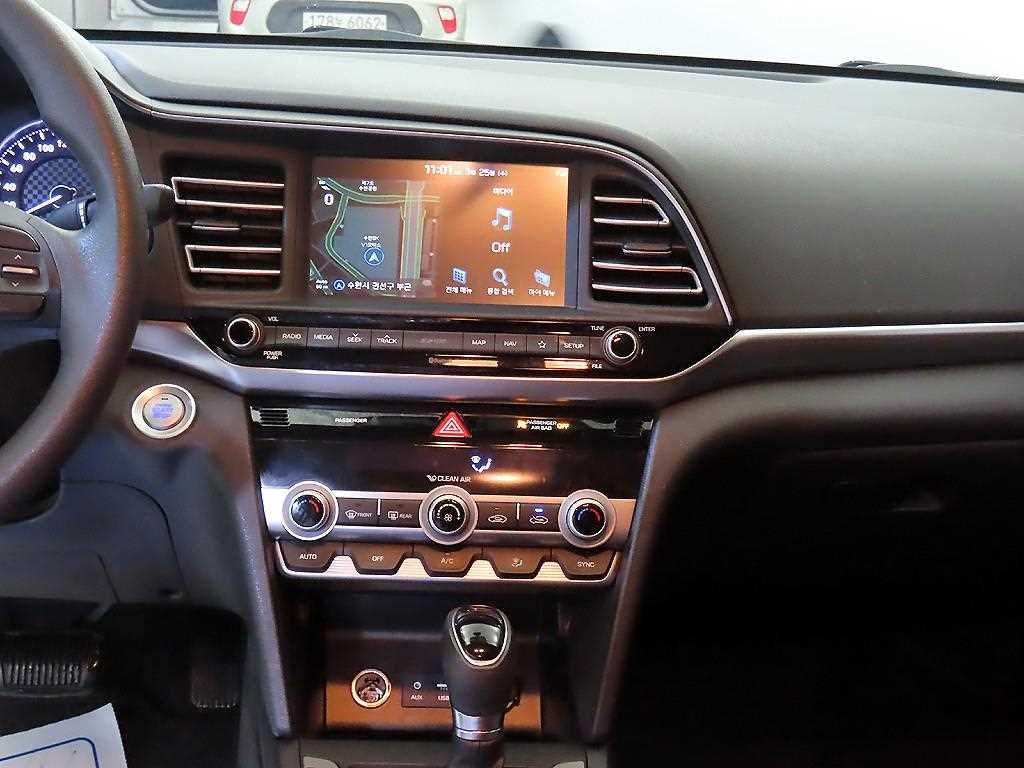 HYUNDAI Avante - Vista 11