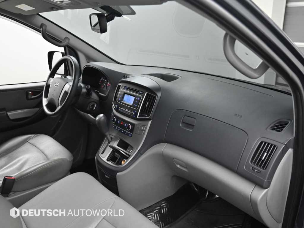 HYUNDAI Starex - Vista 7