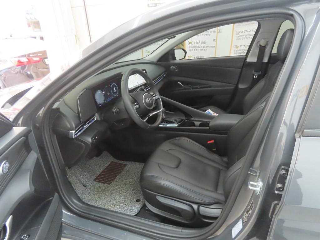 HYUNDAI Avante - Vista 5