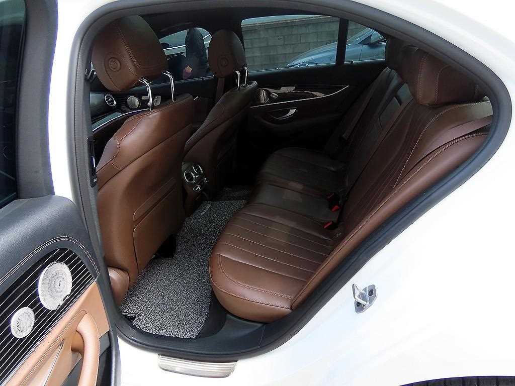 Mercedes Benz E class - Vista 6