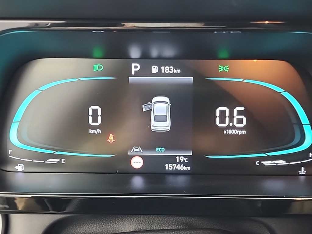 HYUNDAI Avante - Vista 6