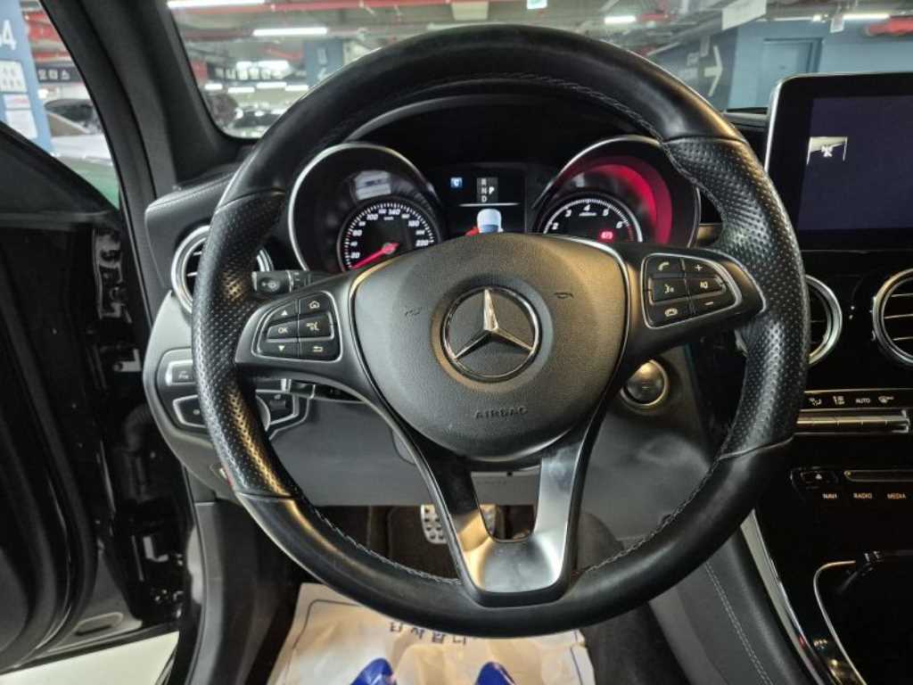 Mercedes Benz GLC Class - Vista 10