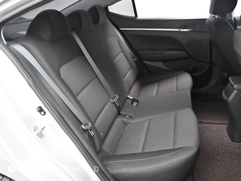 HYUNDAI Avante - Vista 12