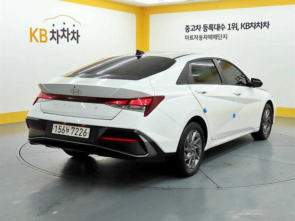 HYUNDAI Avante - Vista 4