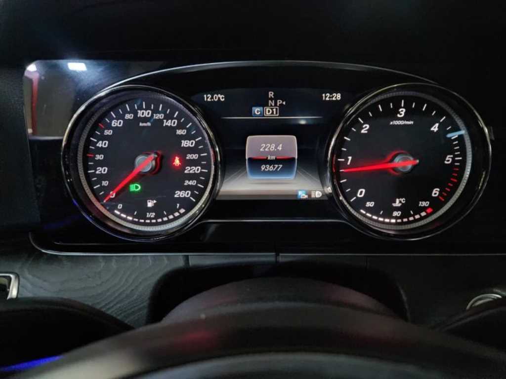 Mercedes Benz E class - Vista 9