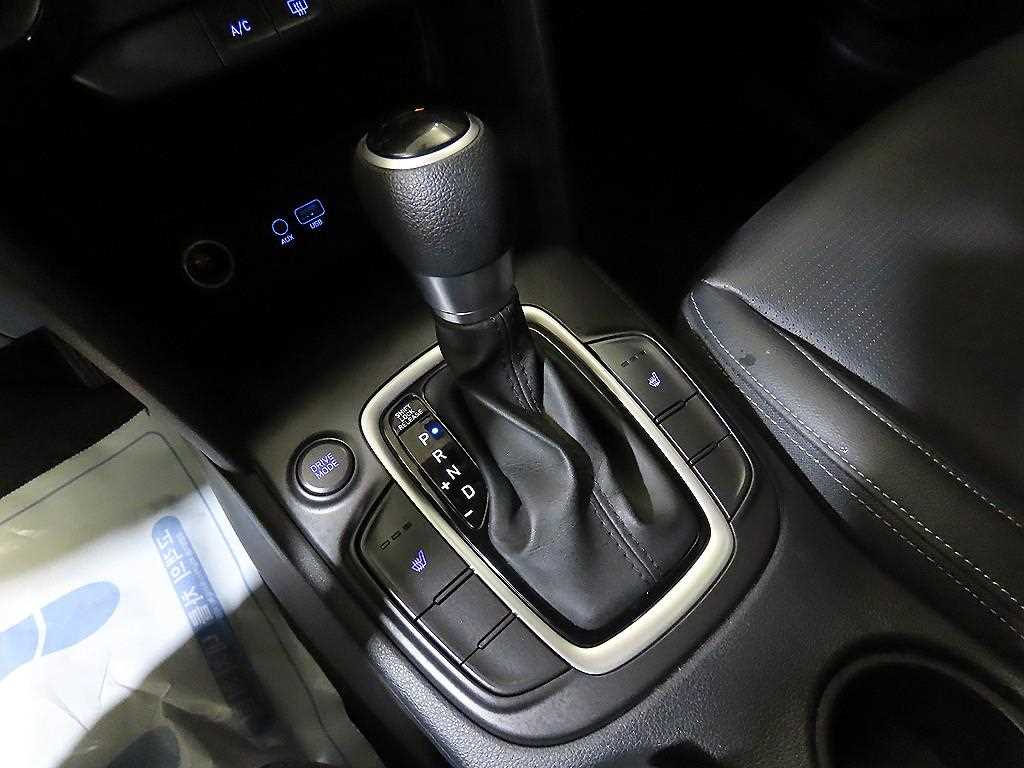 HYUNDAI Kona - Vista 12