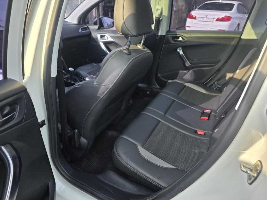 Peugeot 2008 - Vista 4