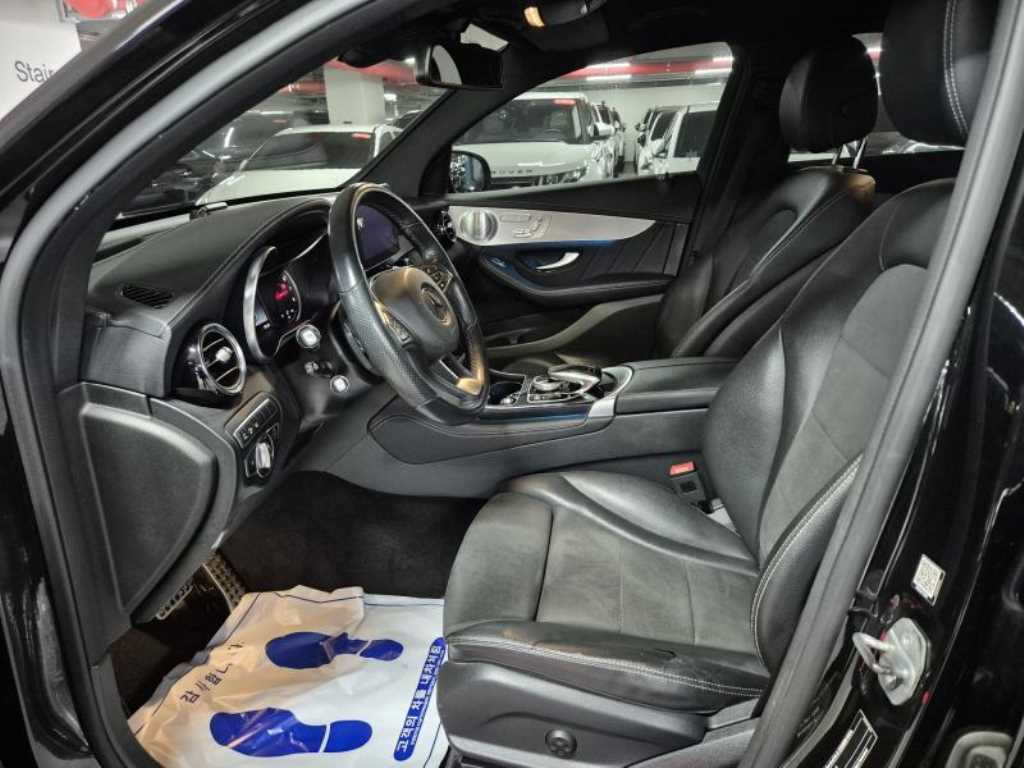 Mercedes Benz GLC Class - Vista 8