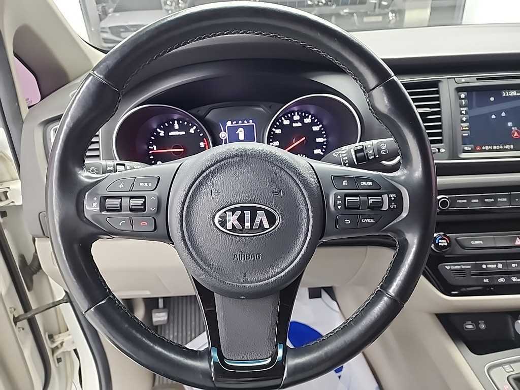 KIA Carnival - Vista 9