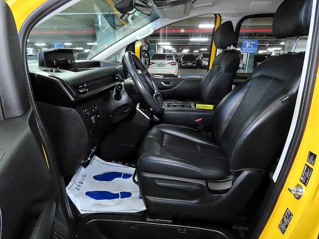 HYUNDAI Staria - Vista 6