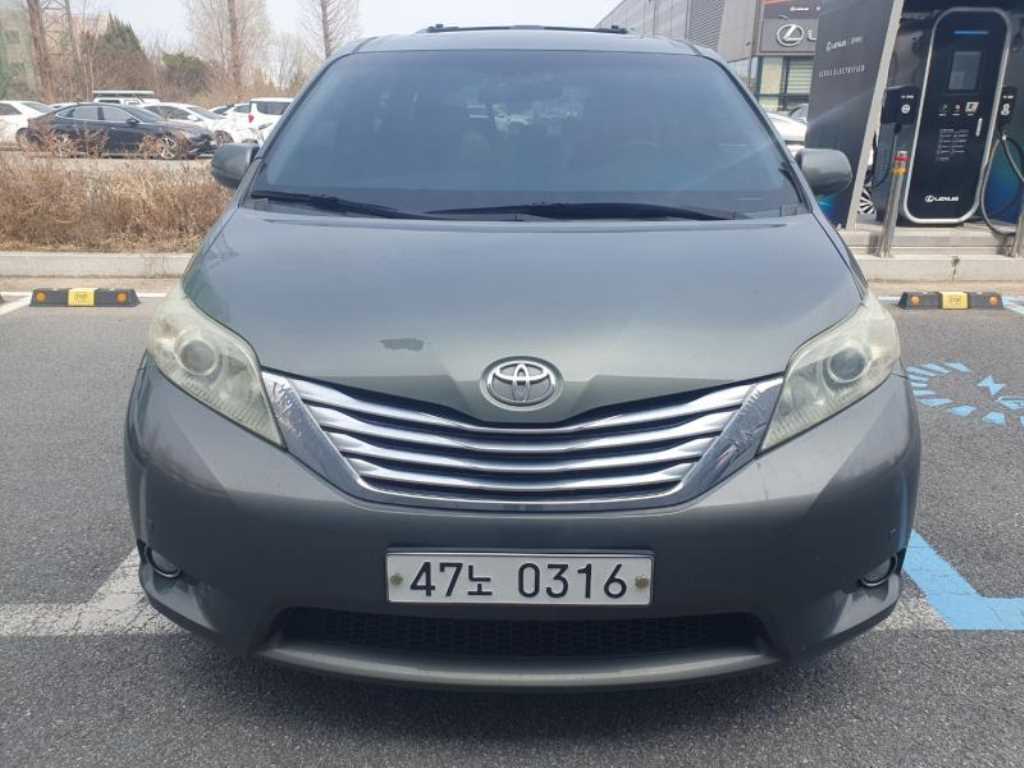 Toyota Siena 2016 Verde - Importación desde Corea - HF Imports Iquique - Foto 1