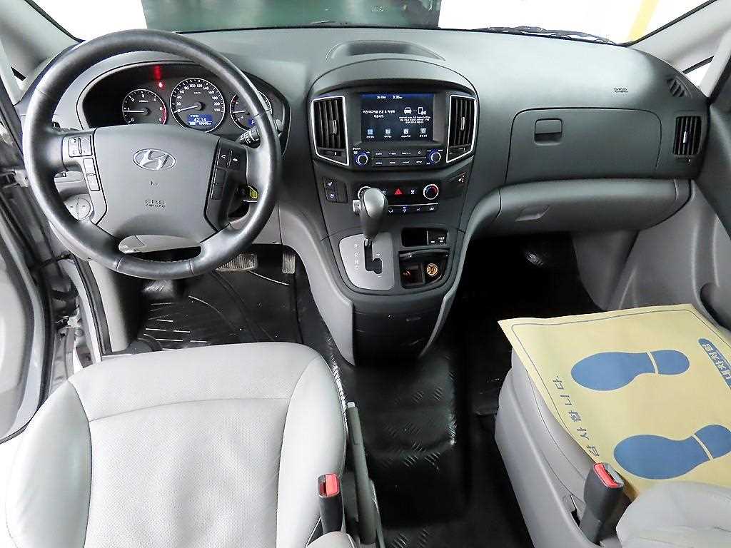 HYUNDAI Starex - Vista 7