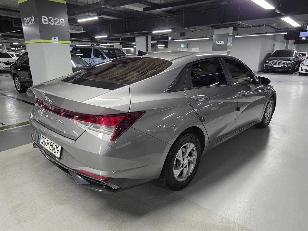 HYUNDAI Avante - Vista 5