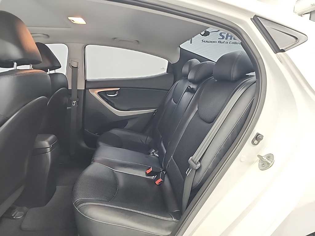 HYUNDAI Avante - Vista 12