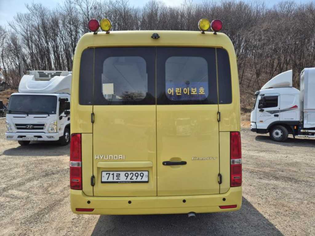 medium and large bus Hyundai bus - Vista 5