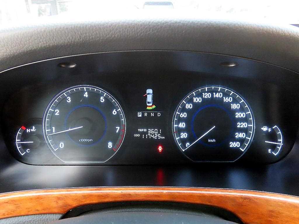 HYUNDAI Equus - Vista 9