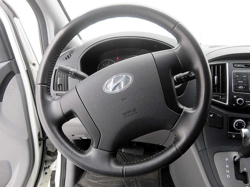 HYUNDAI Starex - Vista 11